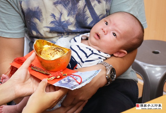 蔡寶寶(台中北區嬰兒寶寶滿月剃頭理髮、免費嬰兒剃胎毛儀式吉祥話)。中國風會場，爸媽寶貝免費穿「日中韓」古裝禮服。專業拍照、DVD光碟、證書。★購買「臍帶章、肚臍章、胎毛筆刷印章」贈送：剃頭、收涎、抓周，三選一。 2015.09.19 照片16